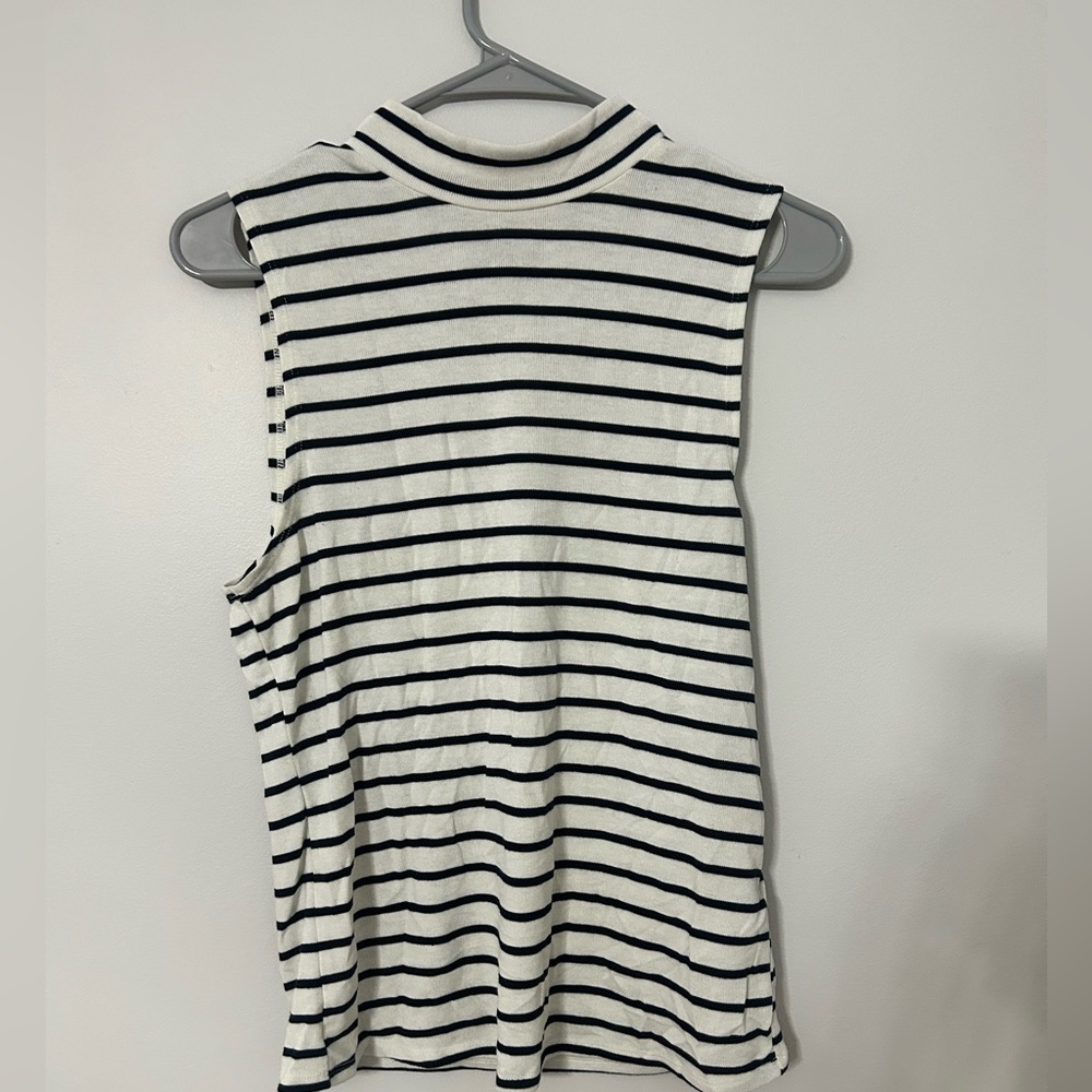 Abercrombie Black and white stripe sleeveless turtleneck, size medium